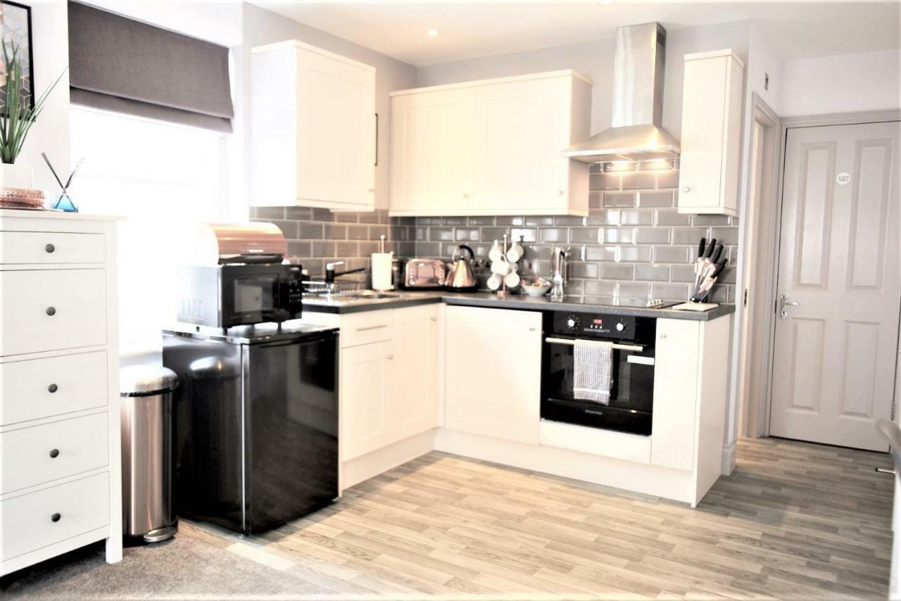 Hampton Court - The Kings Rest Apartamento Molesey Exterior foto