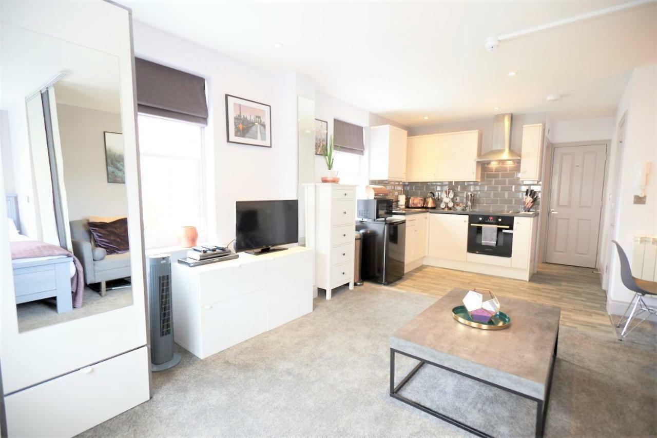Hampton Court - The Kings Rest Apartamento Molesey Exterior foto